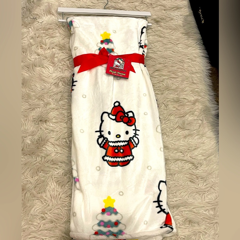 Hello Kitty Christmas blanket!!🎄🎄🎄 New With Tags!